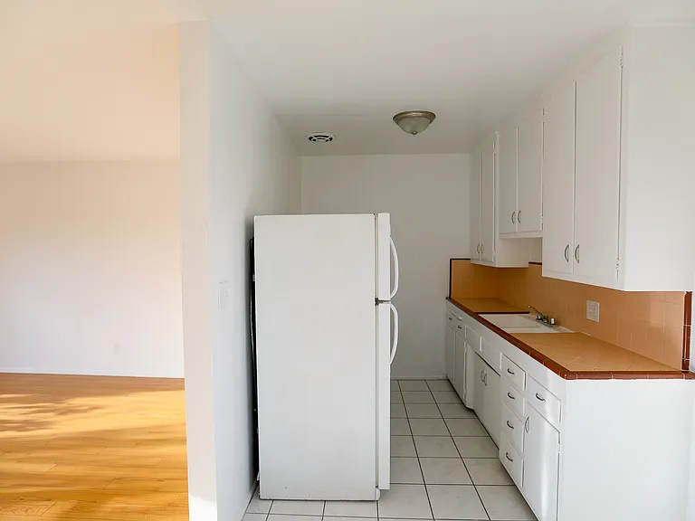 262 S Sycamore Ave #20 — Photo 7