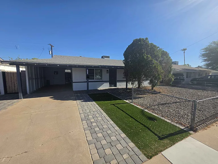 7813 E Culver St — Photo 2
