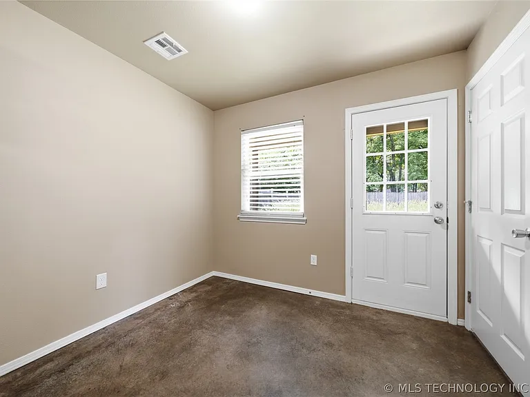1411 W Haskell St — Photo 11