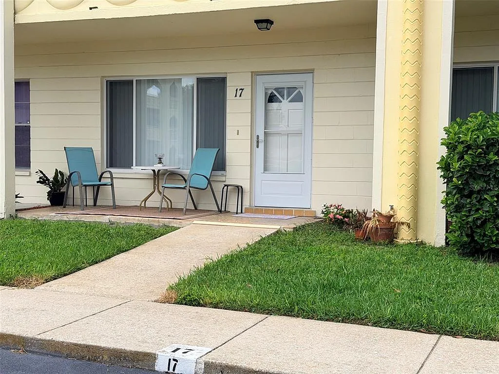 2 bed, 2.0 bath, 1400 sqft, $1,750 — Photo 2