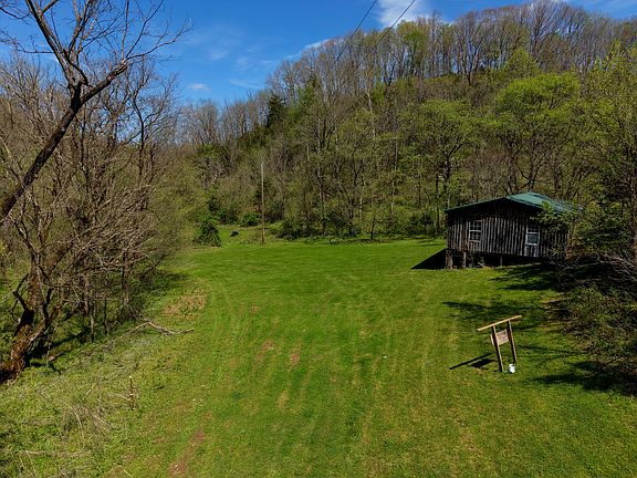 3rd image of 321 Peytons Creek Rd