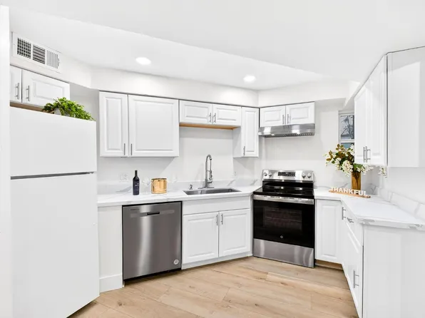 5911 Newman Ct Unit 7, Sacramento, CA 95819