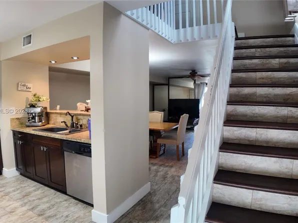9715 NW 23rd Ct, Pembroke Pines, FL 33024