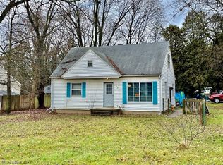 1371 Krumroy Rd, Akron, OH 44306