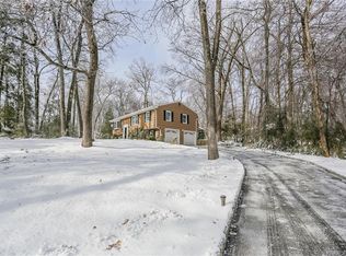 2 Whippoorwill Ln, Brookfield, CT 06804