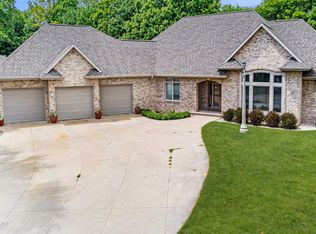 604 Glenview Ave, Combined Locks, WI 54113