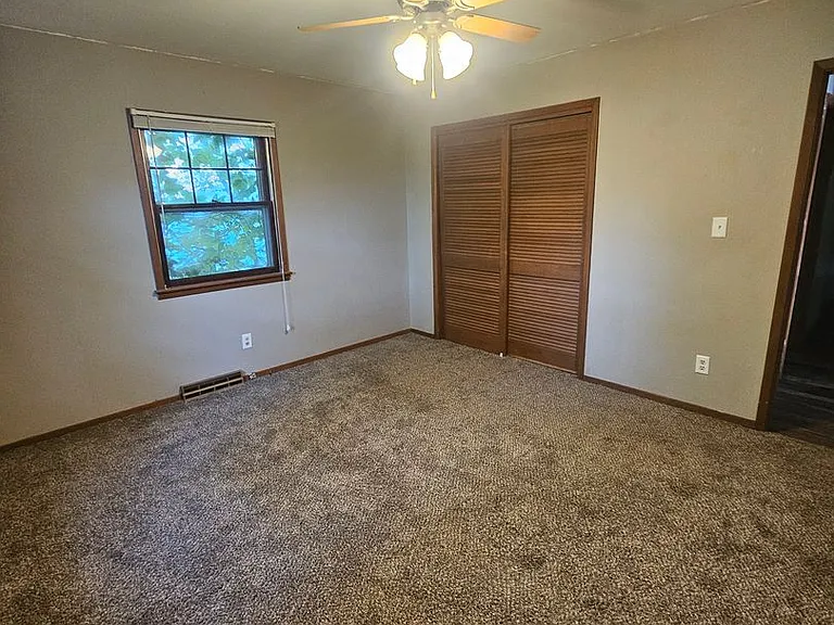725 W Talmage St — Photo 18
