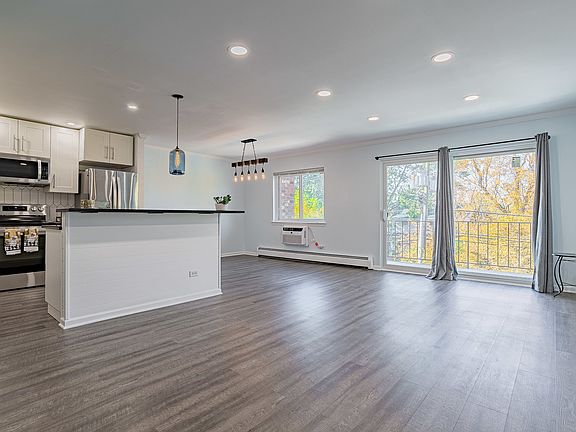 4th image of 722 Graceland Ave APT 208