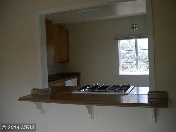 4th image of 15 Newman St #1