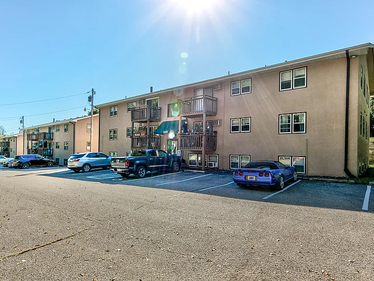 Shoreline Place Apartments — Photo 23