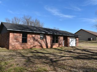 1408 W Kiamichi St, Hugo, OK 74743