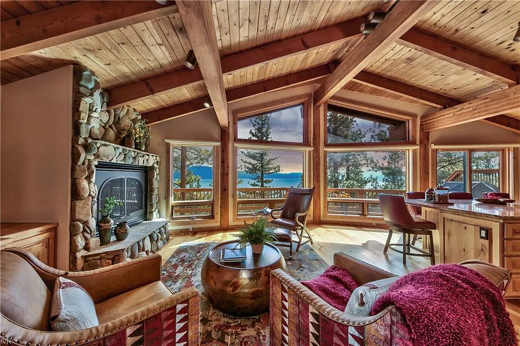 559 Knotty Pine Dr photo 1