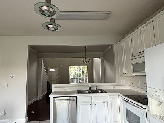 4th image of 205 Berlin Way