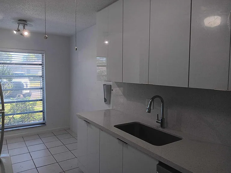 20886 Vinesta Cir #313 — Photo 3