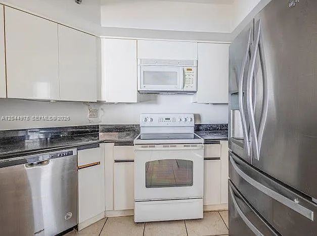 The Sterling Condo — Photo 4