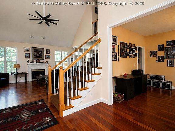5th image of 1026 Saint Ives Dr