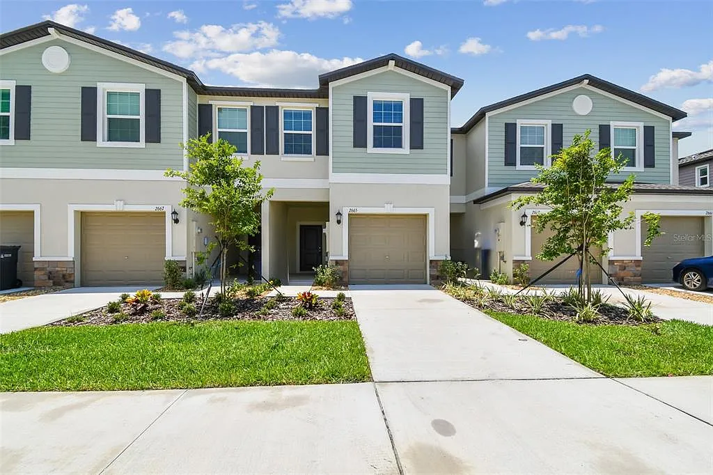 3 bed, 2.5 bath, 1634 sqft, $2,000 — Photo 1