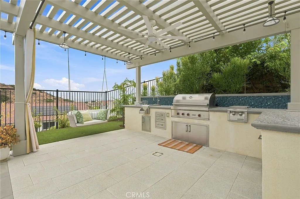5 bed, 5.5 bath, 4560 sqft, $13,000 — Photo 3