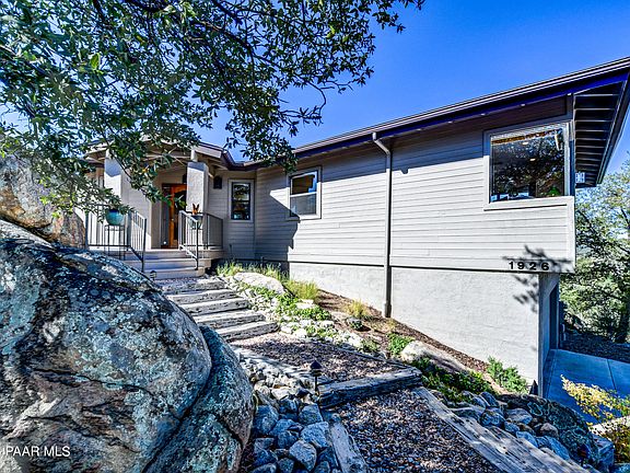 3rd image of 1926 Upper Crestview Dr