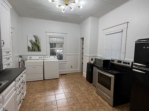 4th image of 1508 W Garden St