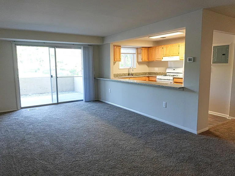 Edmondson Park Apartments — Photo 4