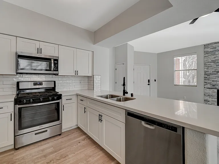 7717 Constanso Ave #204 — Photo 11