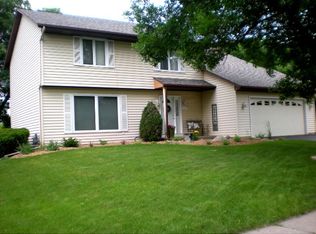 7424 101st St W, Bloomington, MN 55438
