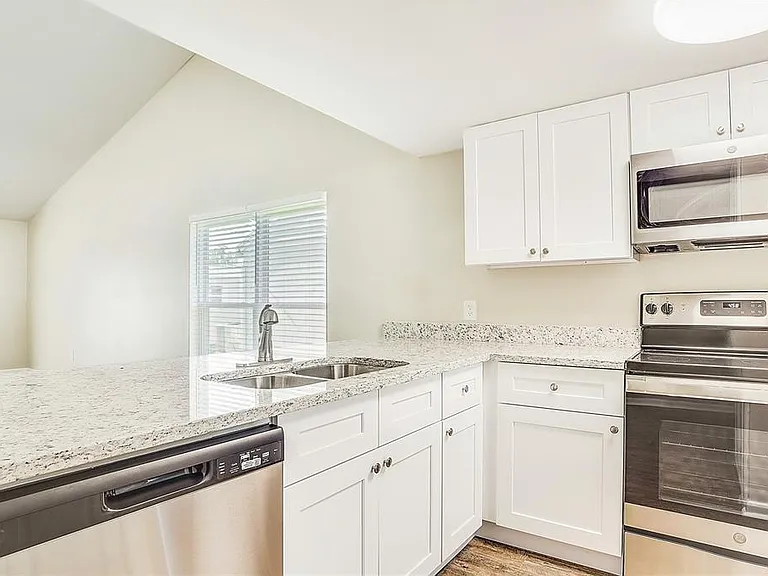 4023 Meandering Ct — Photo 5