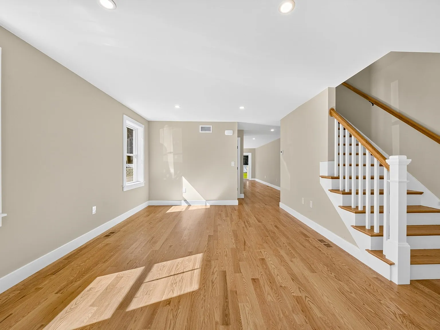 4 bed, 2.5 bath, 2639 sqft, $4,250 — Photo 3
