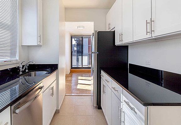 5th image of 245 E 40th St APT 28F