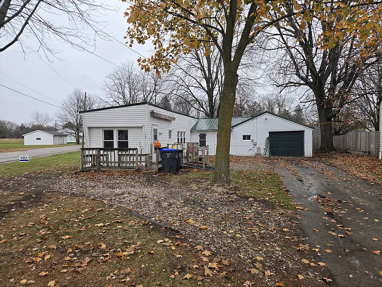112 N Maple St — Photo 6