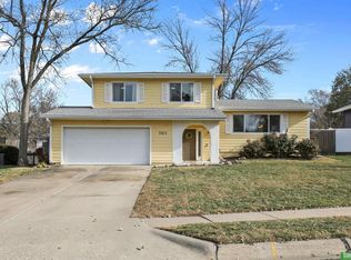 1107 Rousseau Ct, Papillion, NE 68046
