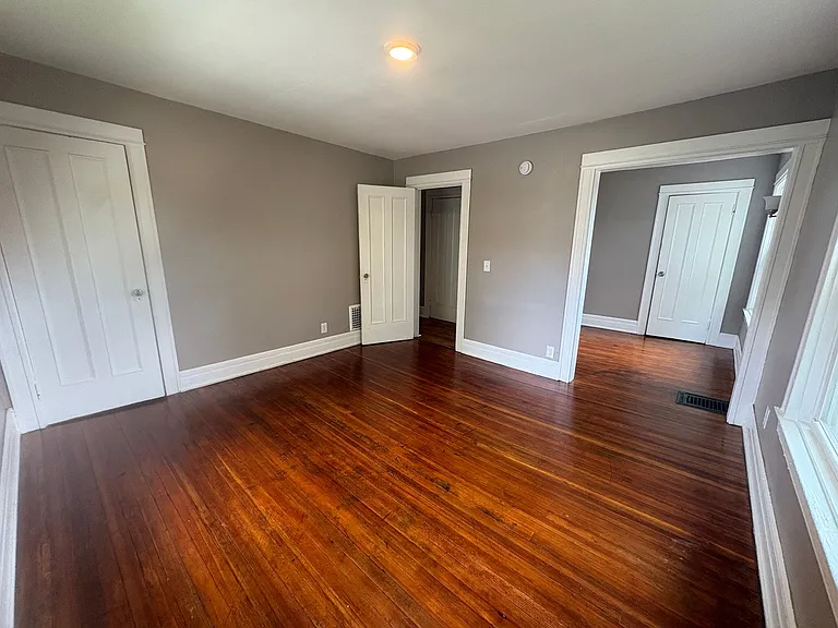 678 Genesee St — Photo 10