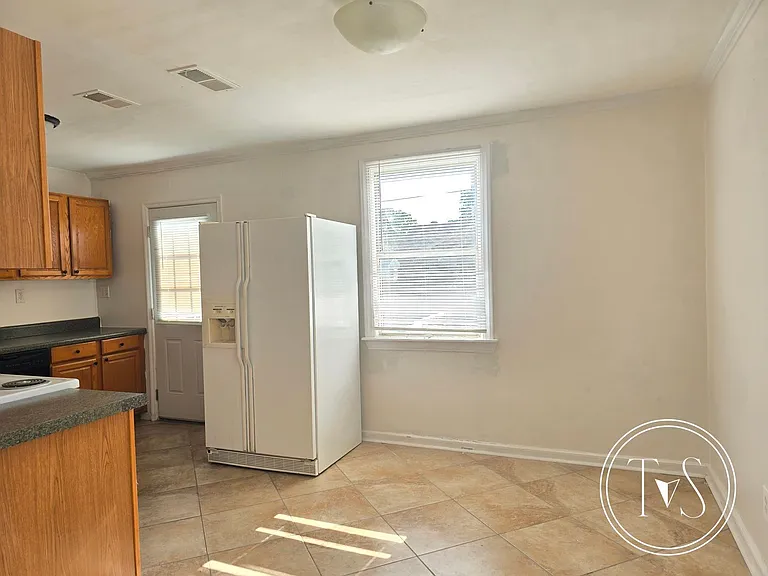304 Turnberry St — Photo 9