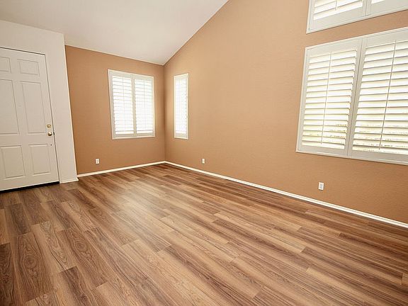 3rd image of 631 Vista Del Sol