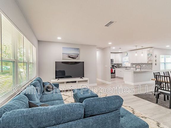 3rd image of 2221 Calexico Way S