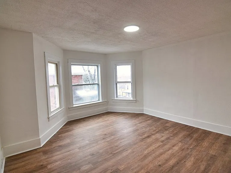 305 Hone Ave — Photo 9