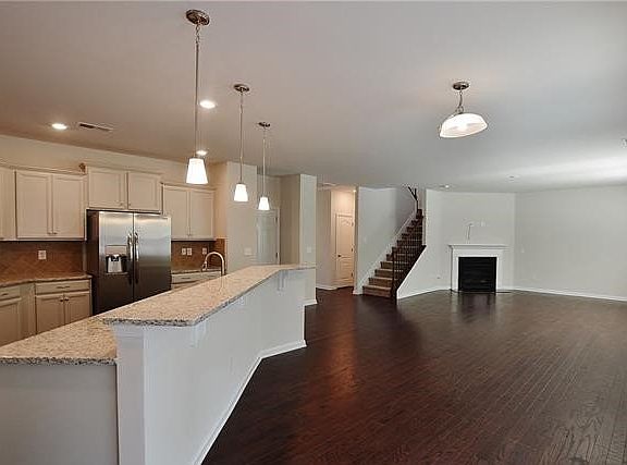 5th image of 16315 Palisades Commons Dr