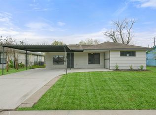 1913 Scarborough Ln, Pasadena, TX 77502
