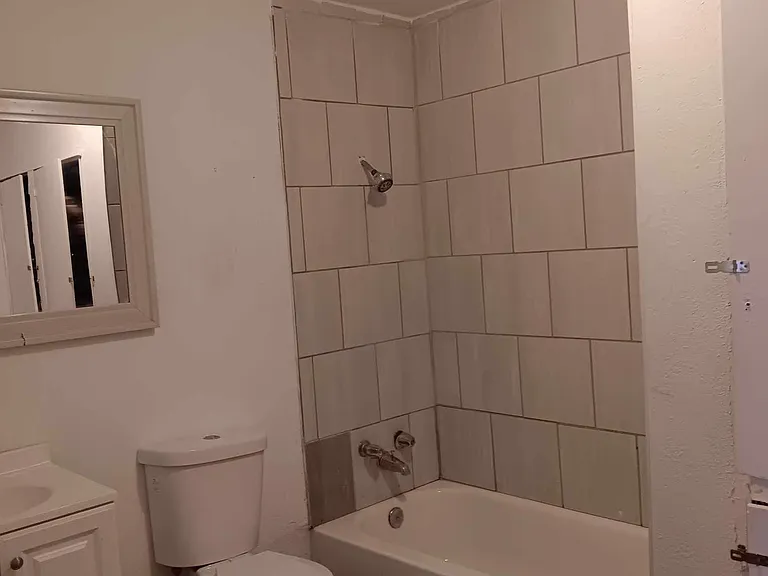 301 E Brin St #B — Photo 4