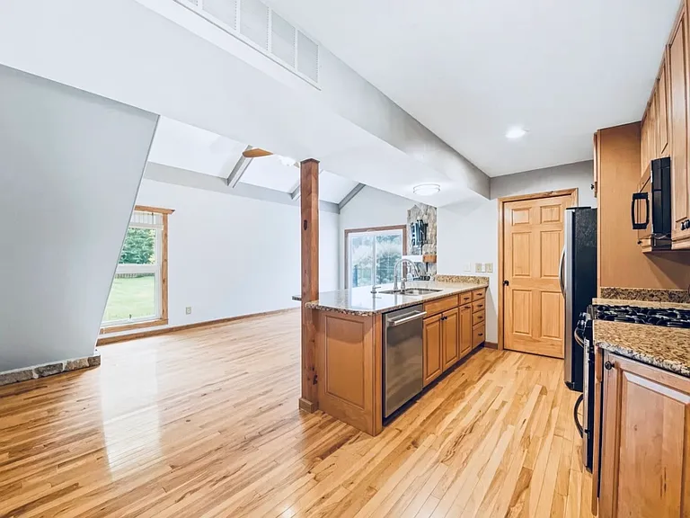 947 Canterbury Dr #60014 — Photo 18