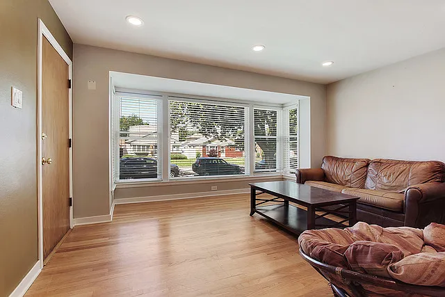 2 bed, 1000 sqft, $1,850 — Photo 2