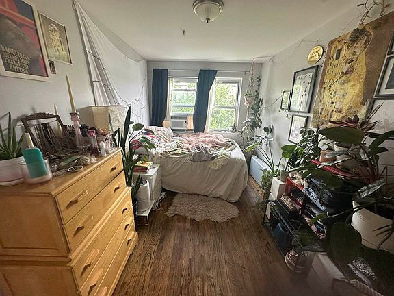 5th image of 1456 Greene Ave APT 4B