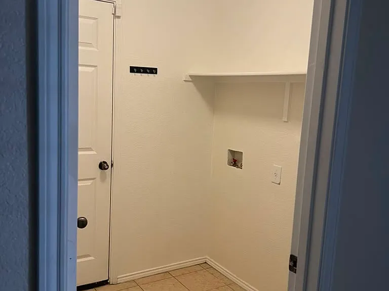 5716 Sapphire Pool Trl — Photo 27