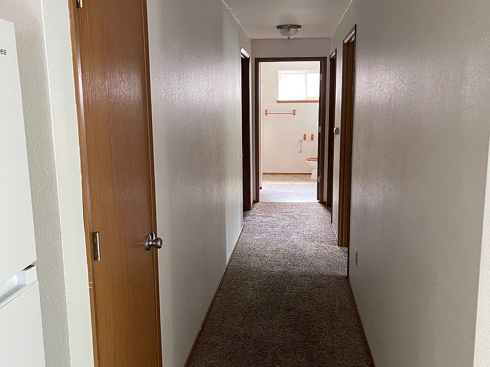 Hallway to bedrooms, laundry and bath.