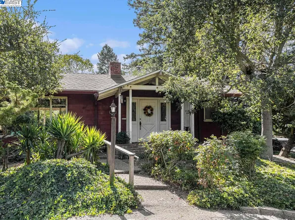 51 Lodge Ct, Oakland, CA 94611