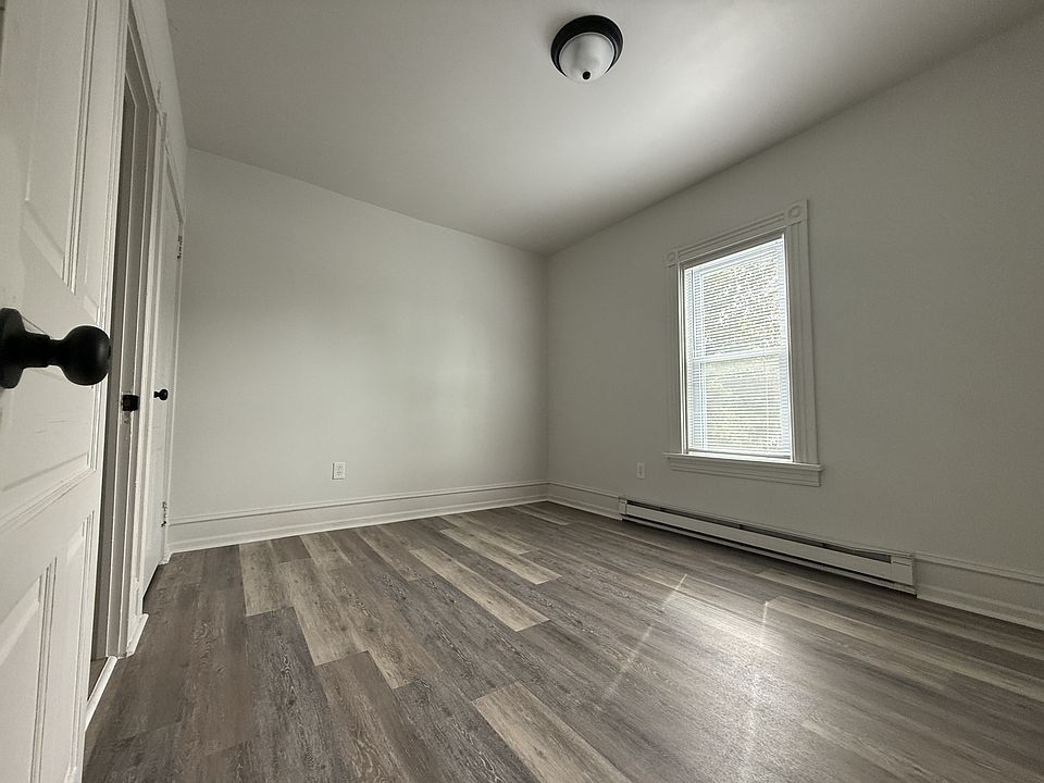 1st image of 736 E King St #4