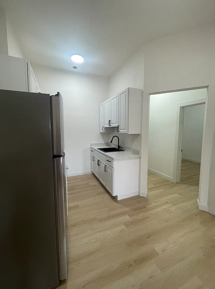 105 S Howard St — Photo 3