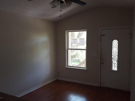 4th image of 2215 Little St