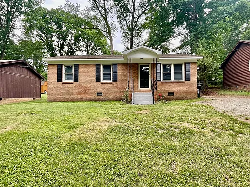 212 E Poplar St Photo 1